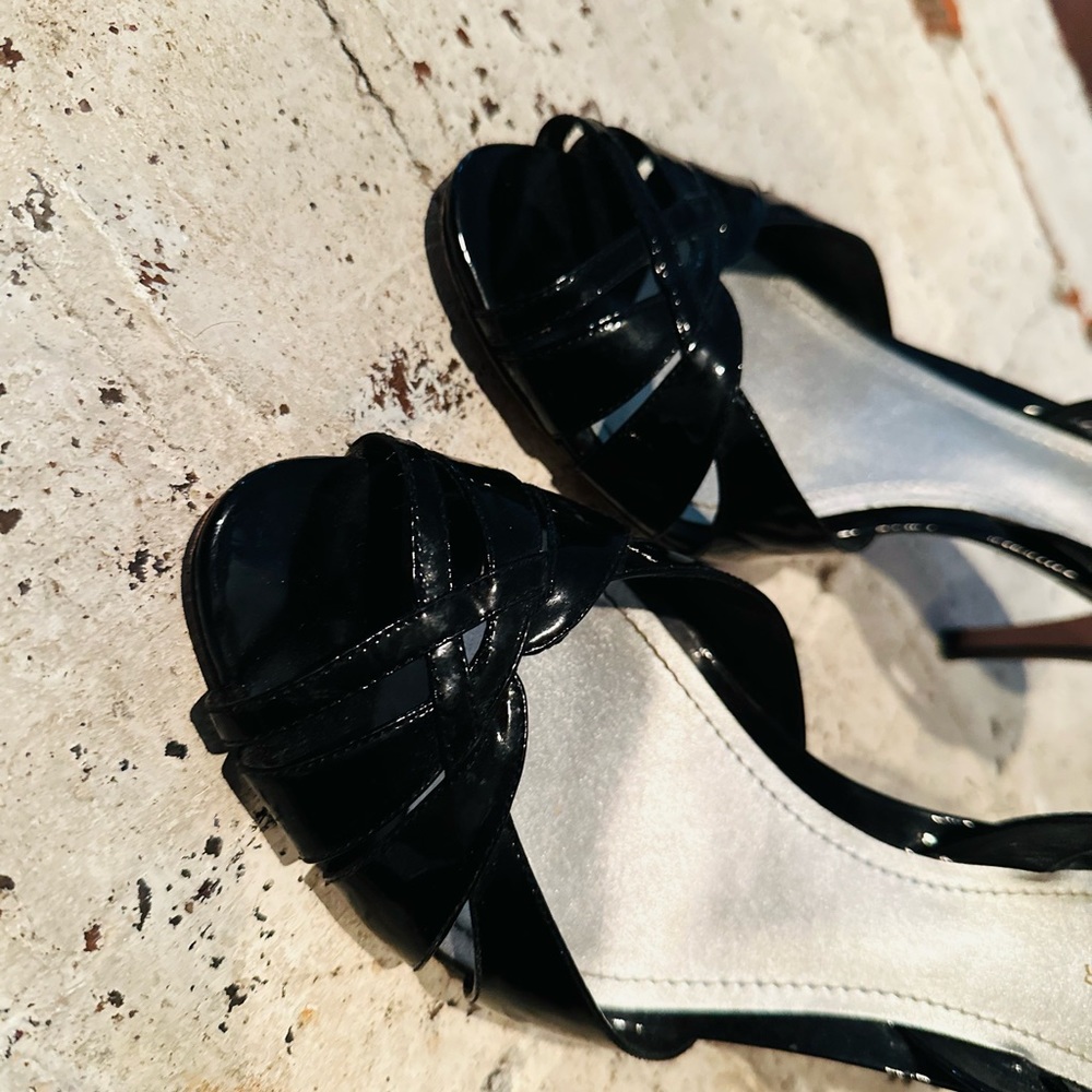 Ann Taylor size 8, black heel